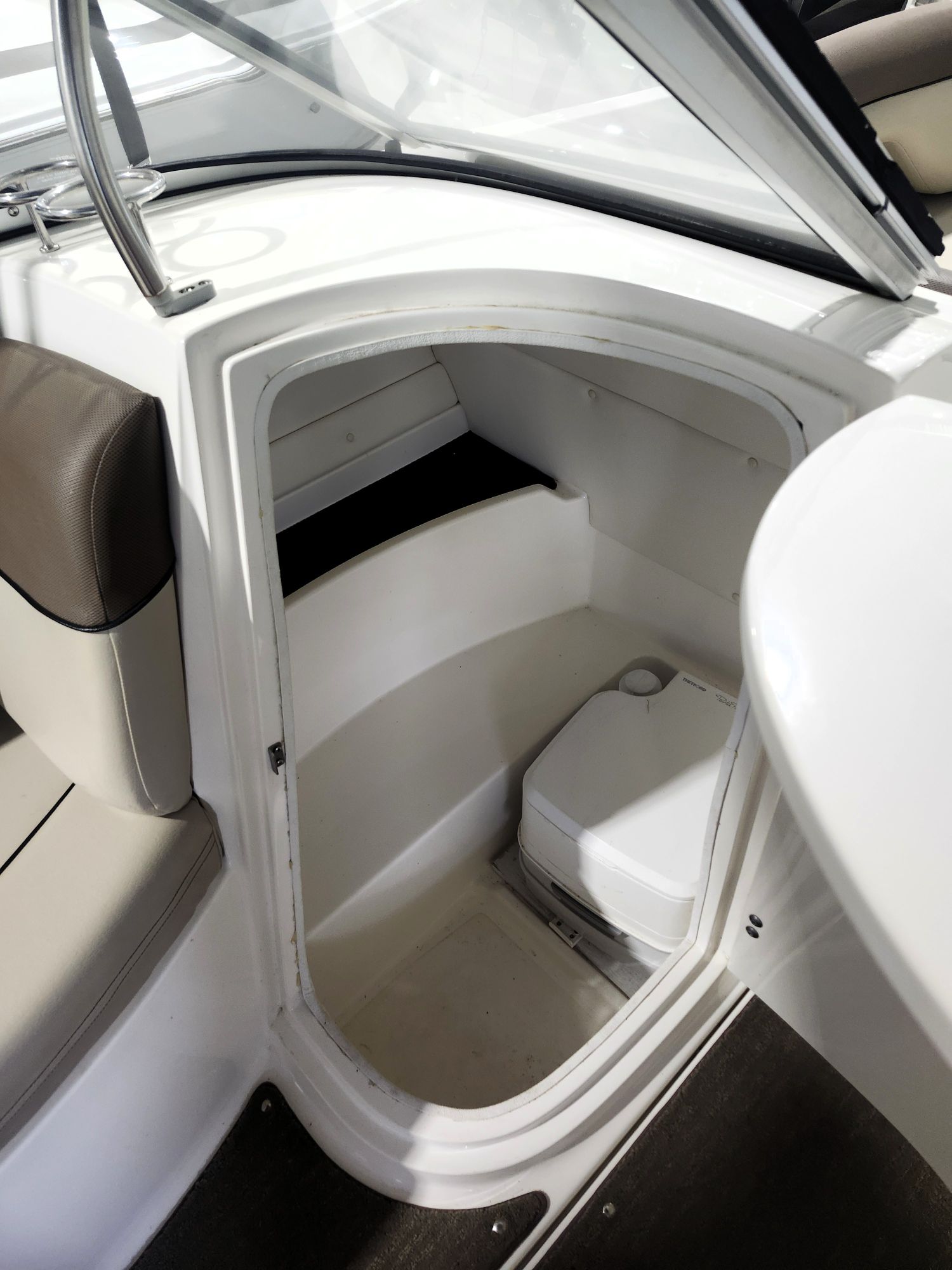 2014 Bayliner 210 Deck Boat - Image 18