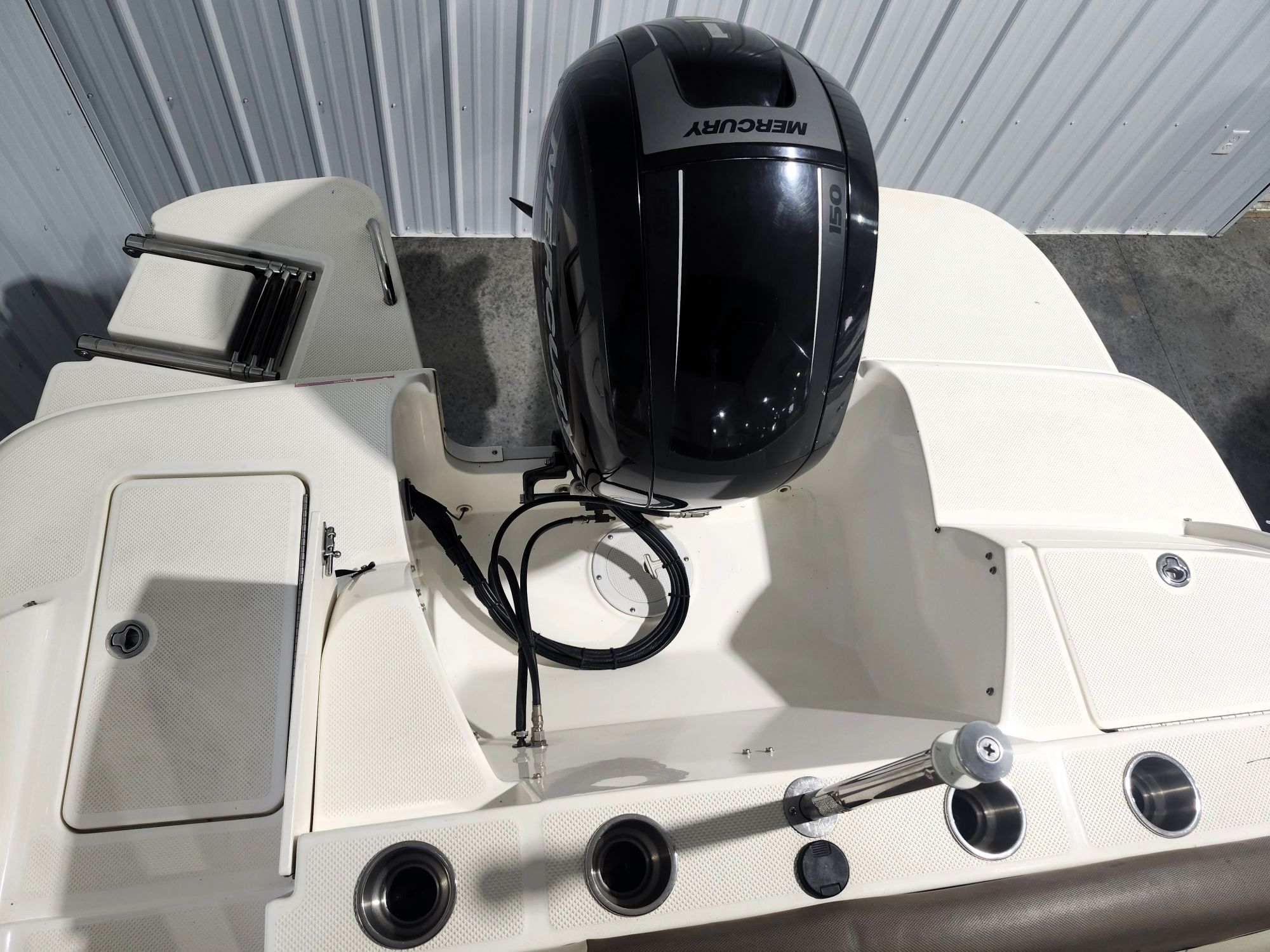 2014 Bayliner 210 Deck Boat - Image 23