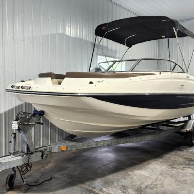 2014 Bayliner 210 Deck Boat