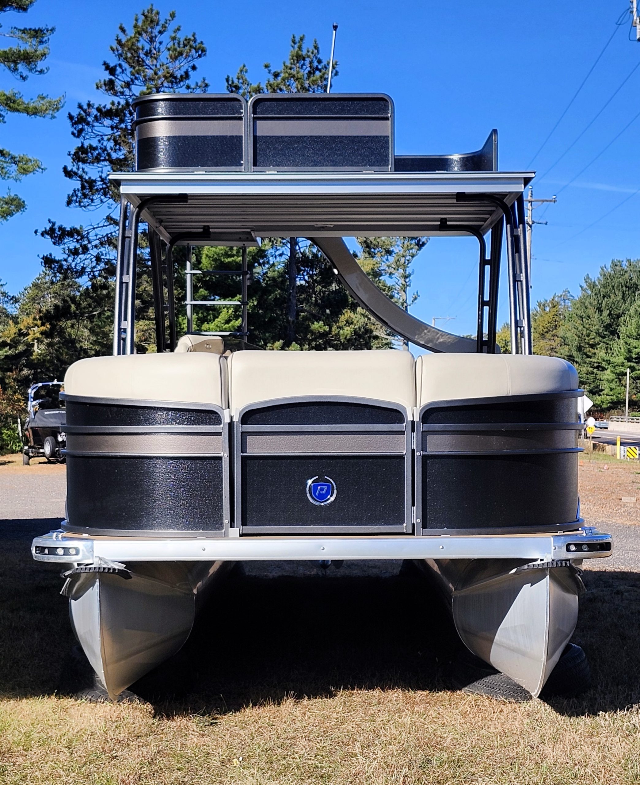 2015 Premier 240 Sunsation w/ Upper Deck - Image 2