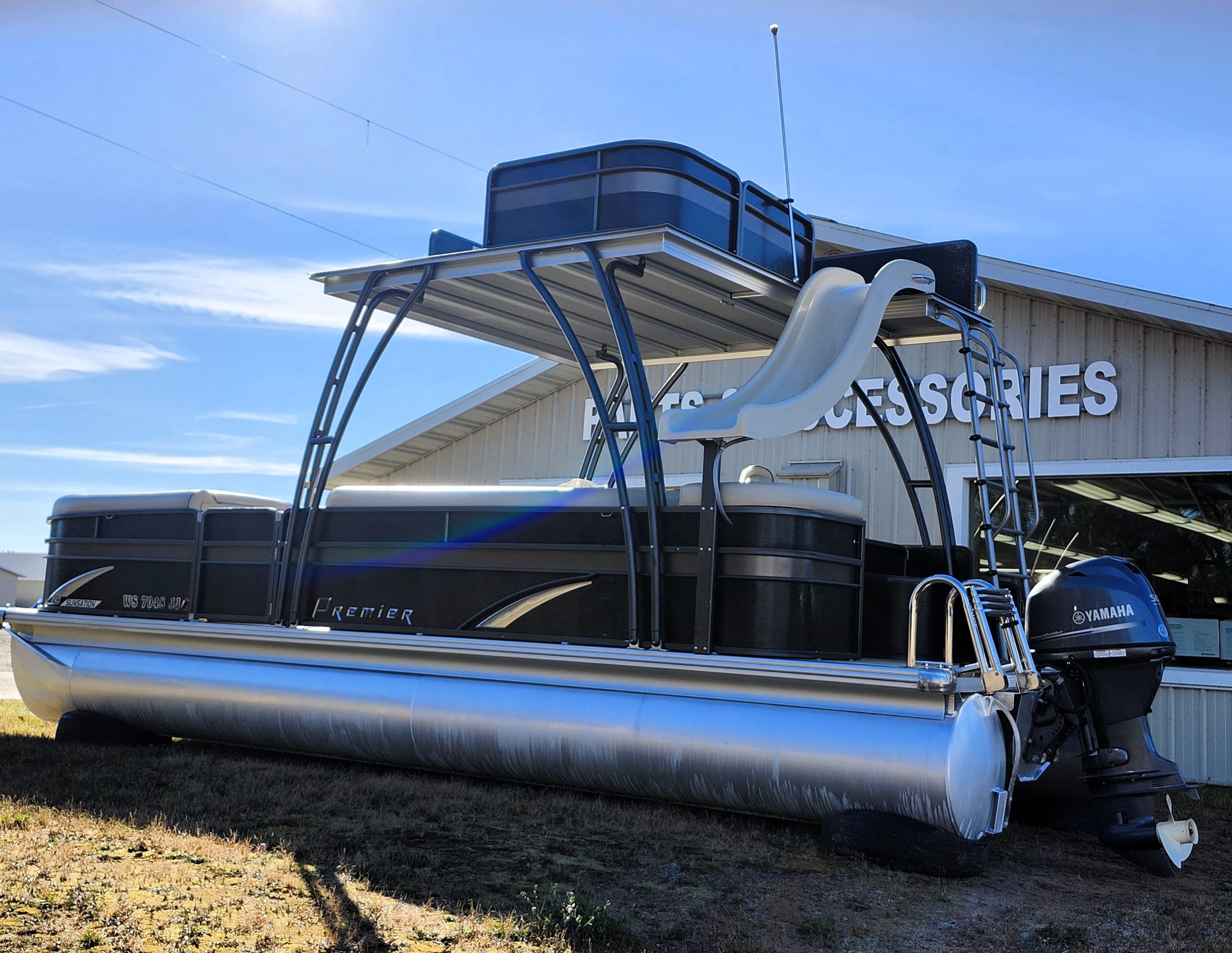 2015 Premier 240 Sunsation w/ Upper Deck - Image 4