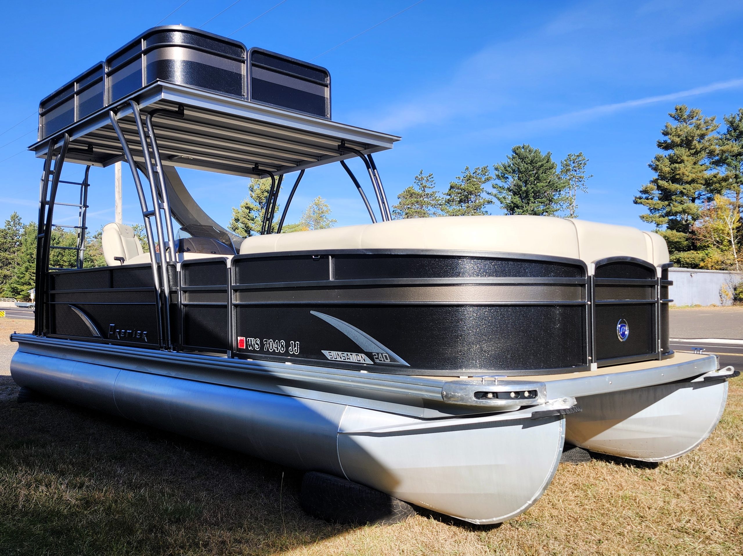 2015 Premier 240 Sunsation w/ Upper Deck - Image 8