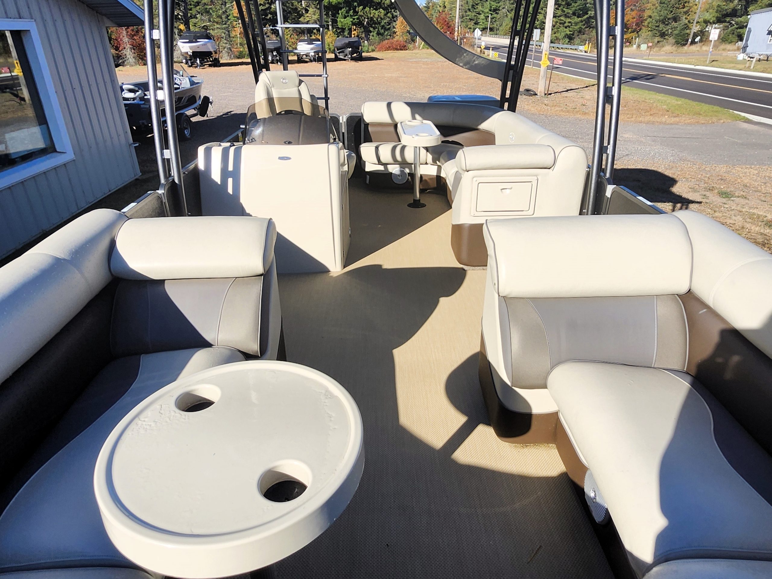 2015 Premier 240 Sunsation w/ Upper Deck - Image 9