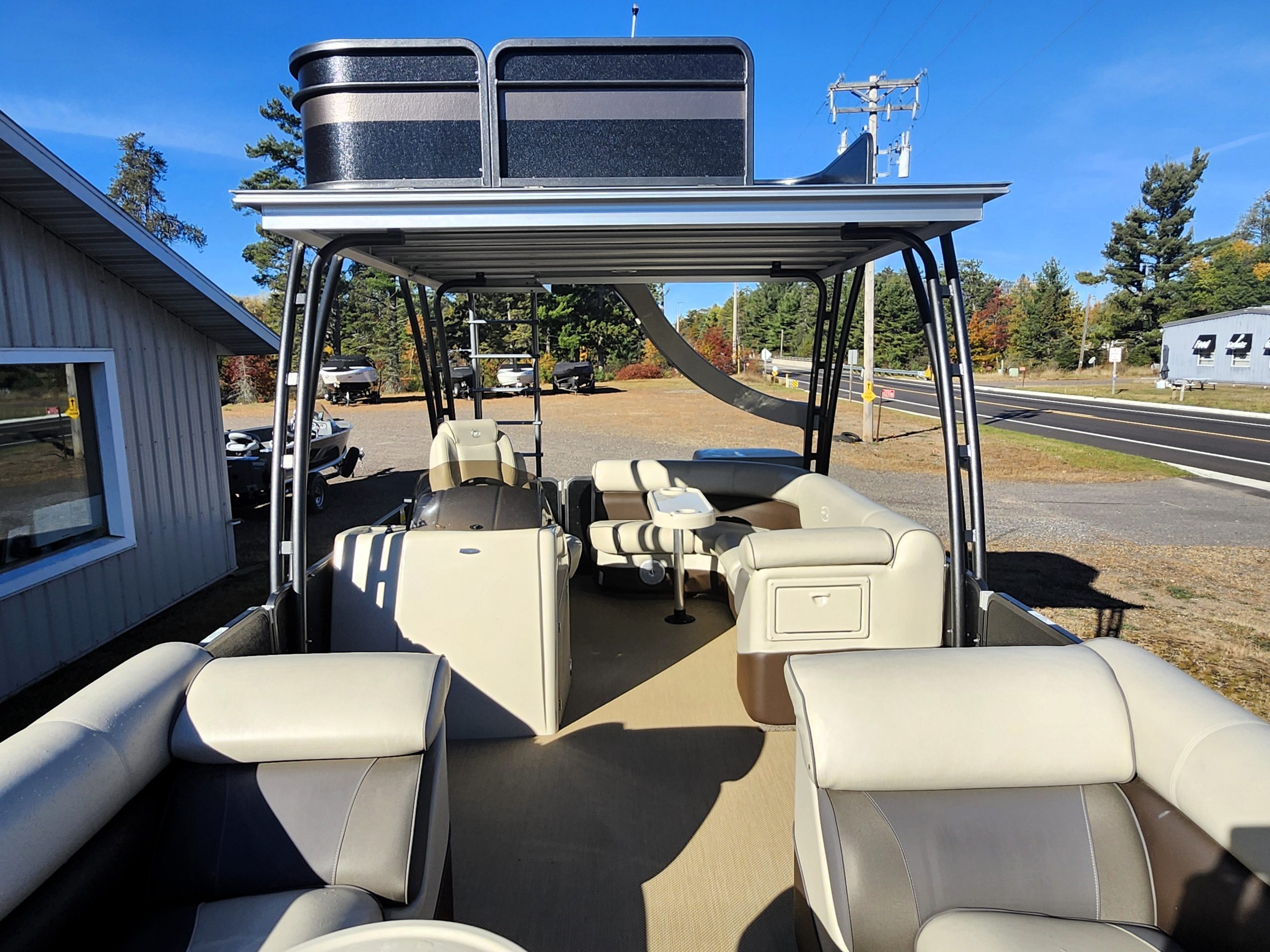 2015 Premier 240 Sunsation w/ Upper Deck - Image 10