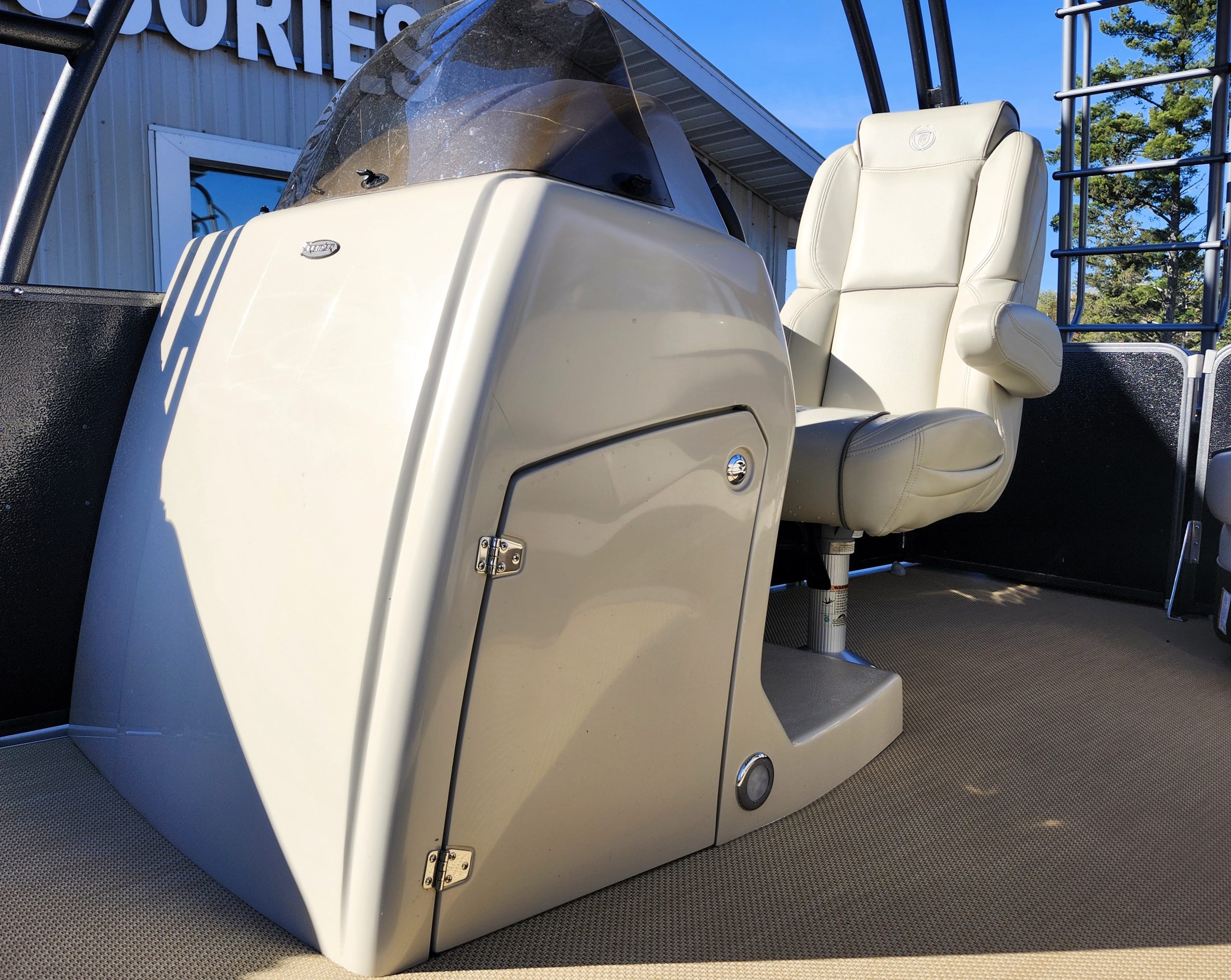 2015 Premier 240 Sunsation w/ Upper Deck - Image 13