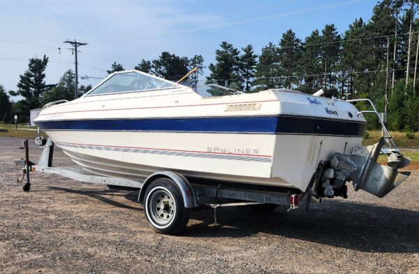 1985 Bayliner 2150 Capri Bowrider - Image 4