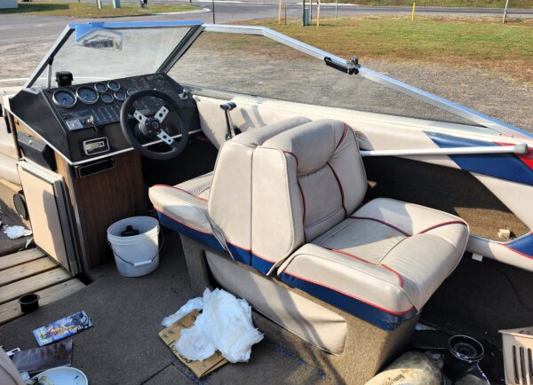 1985 Bayliner 2150 Capri Bowrider - Image 10