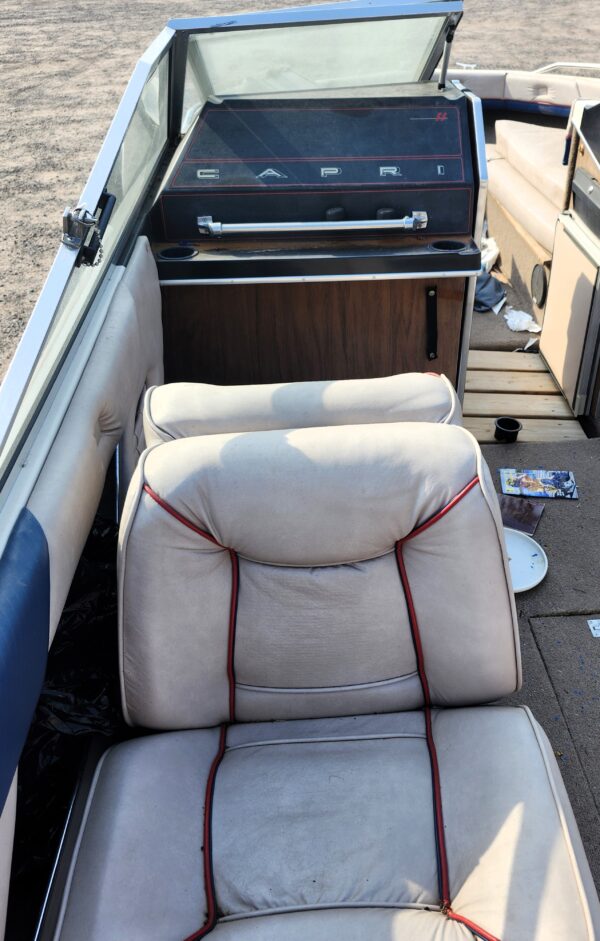 1985 Bayliner 2150 Capri Bowrider - Image 11