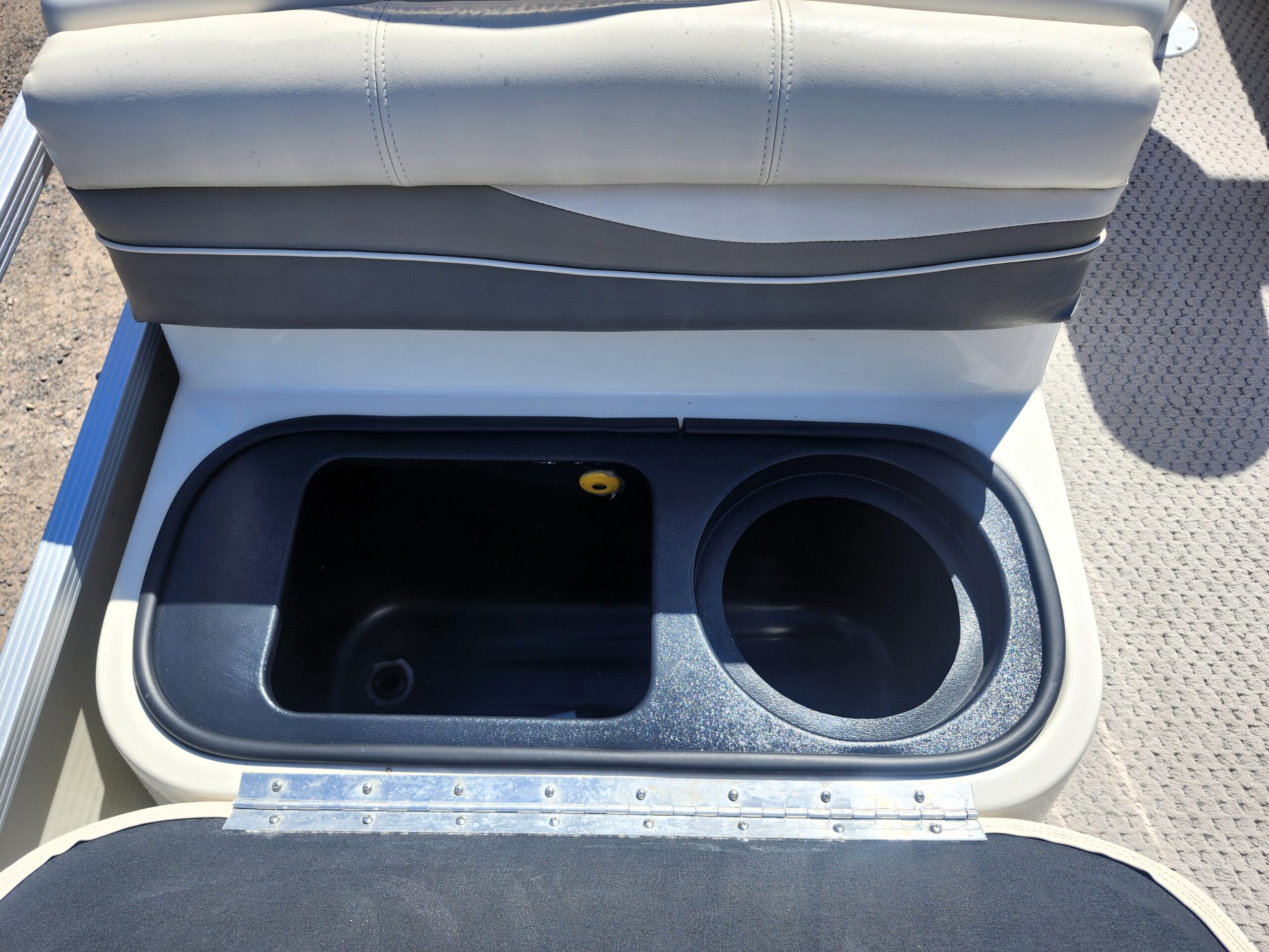 2005 Bennington 22' Deluxe 3PT Fish - Image 15