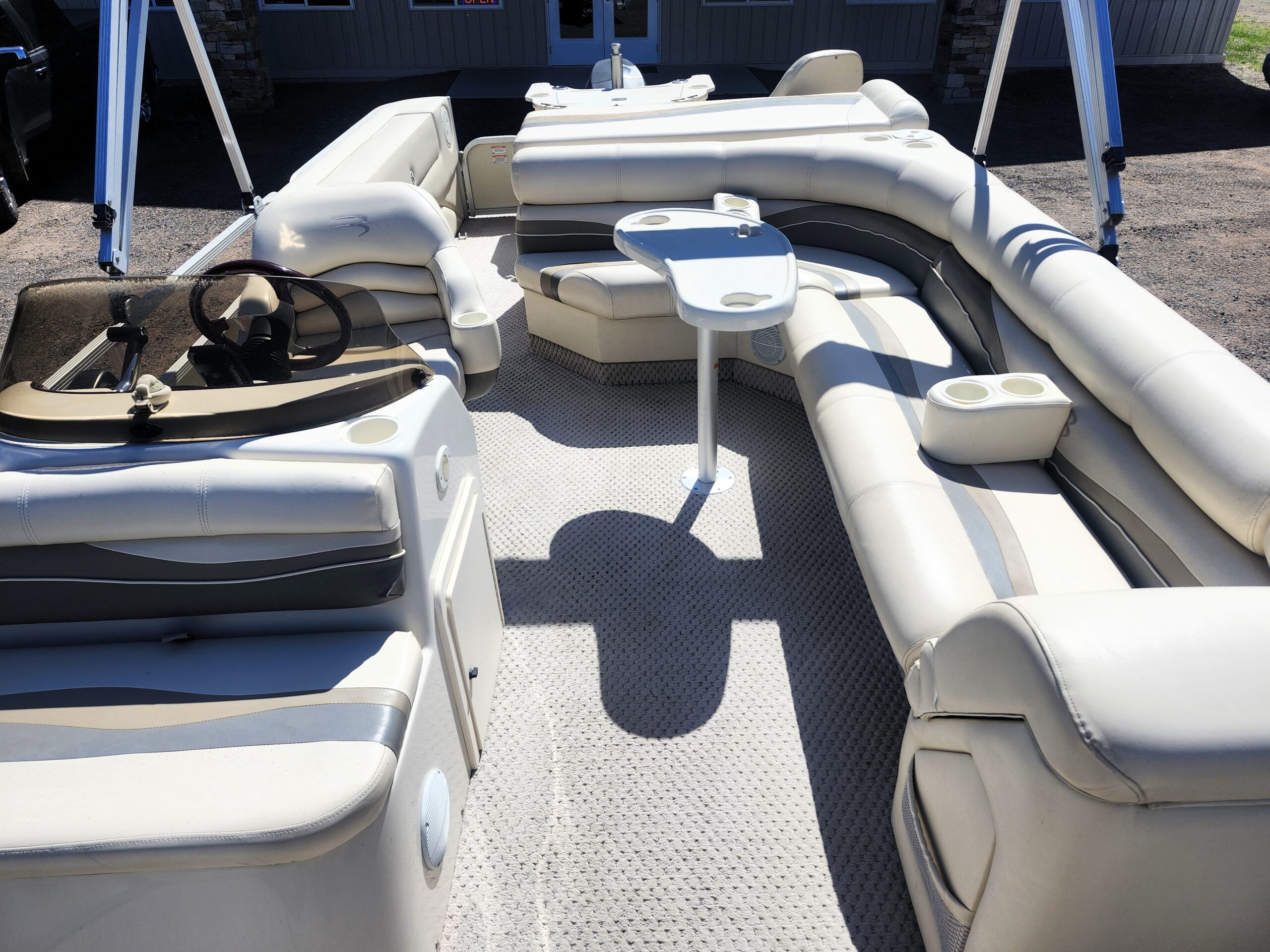 2005 Bennington 22' Deluxe 3PT Fish - Image 10