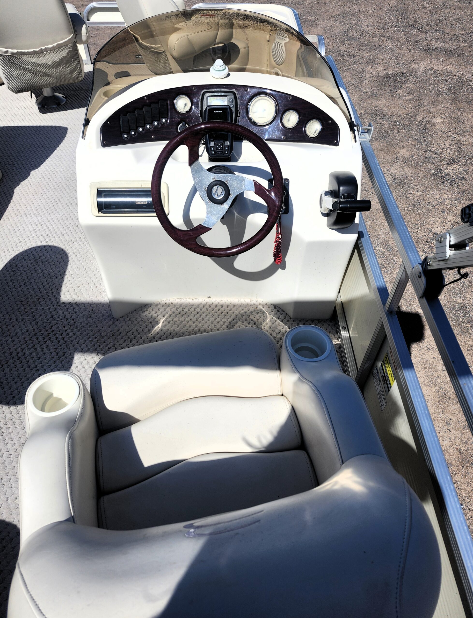 2005 Bennington 22' Deluxe 3PT Fish - Image 16