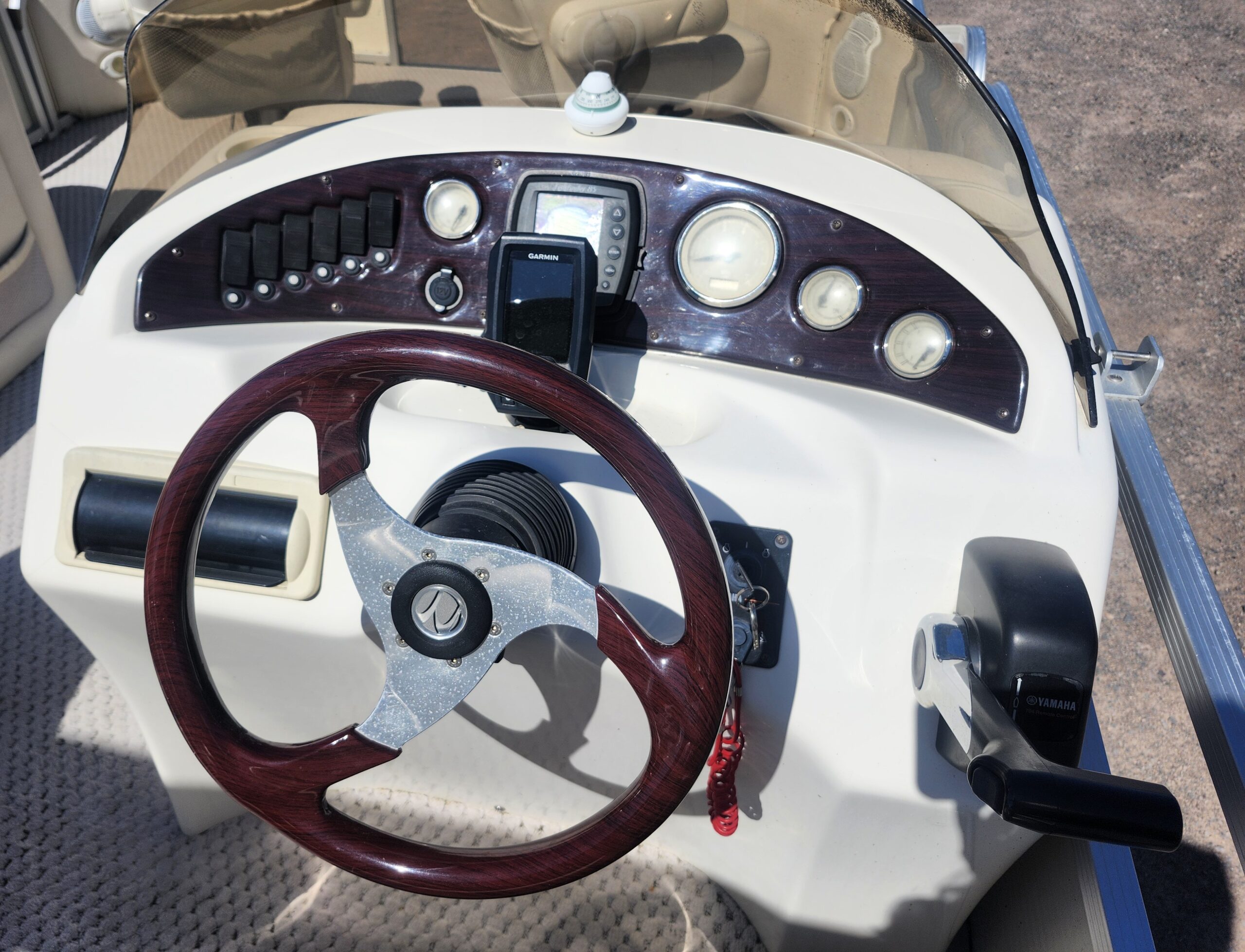 2005 Bennington 22' Deluxe 3PT Fish - Image 17