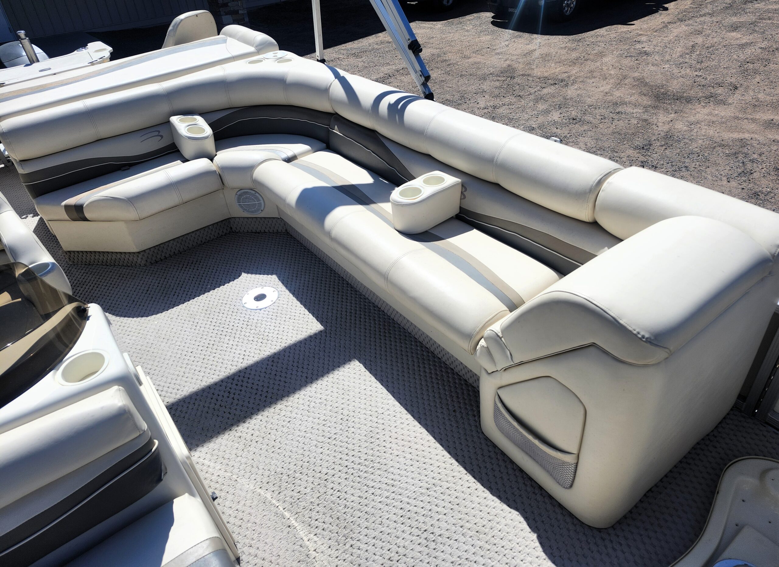 2005 Bennington 22' Deluxe 3PT Fish - Image 19