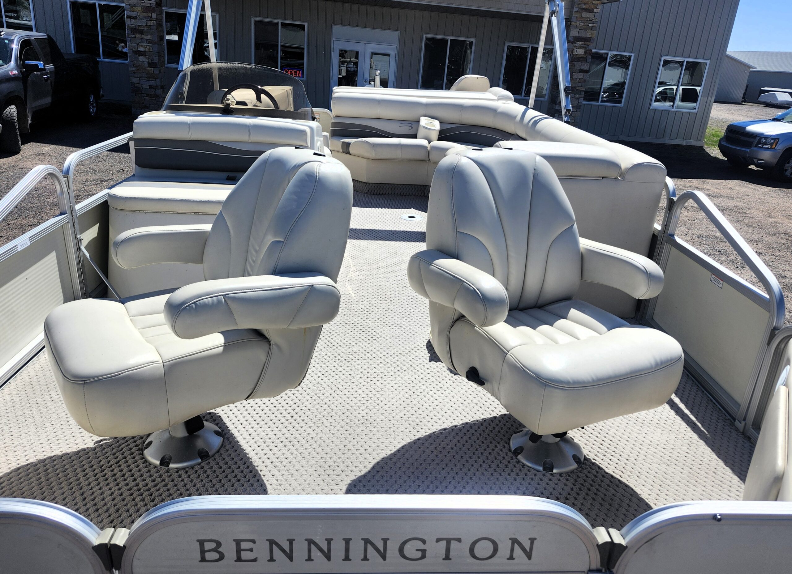 2005 Bennington 22' Deluxe 3PT Fish - Image 9