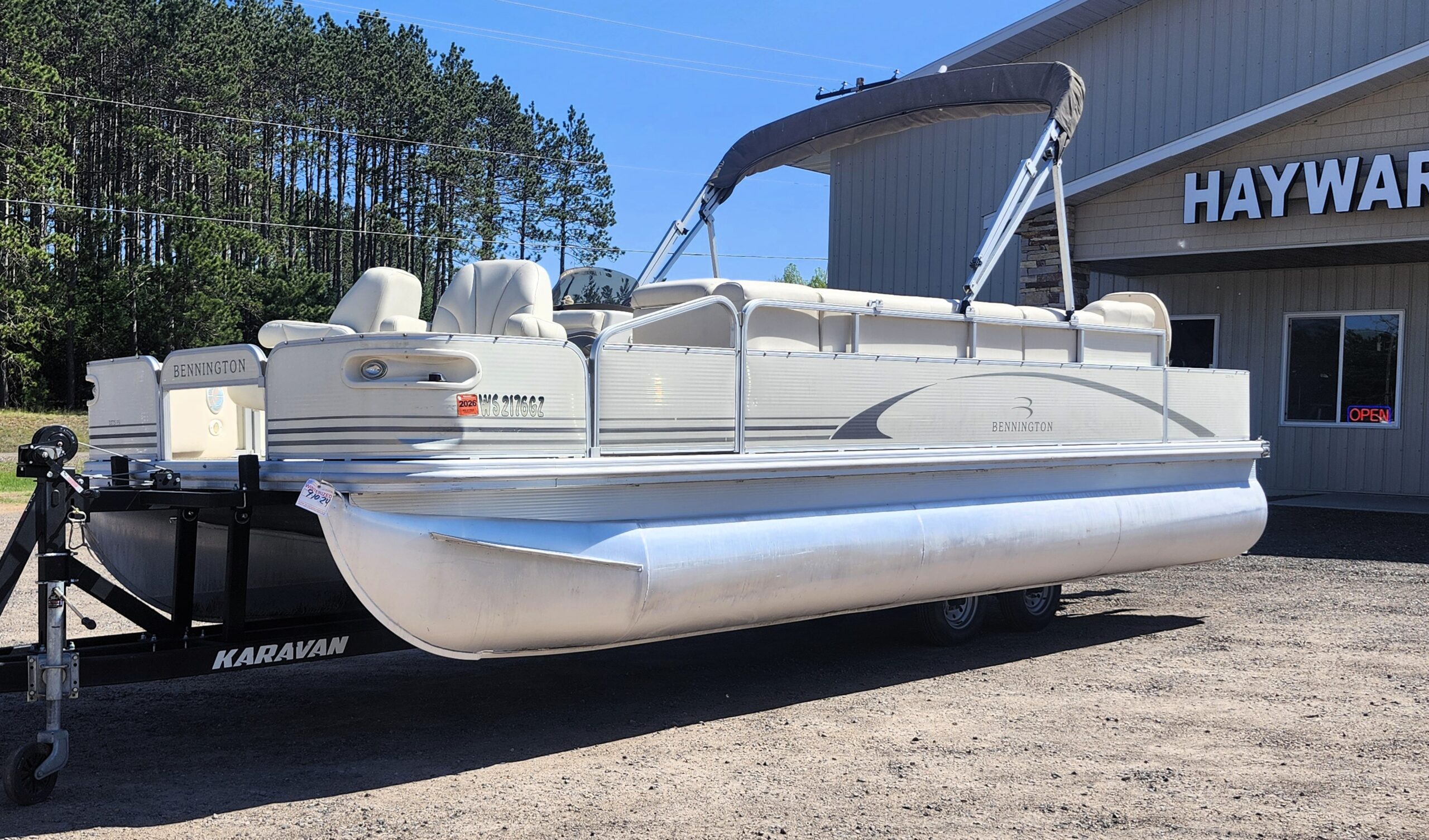 2005 Bennington 22' Deluxe 3PT Fish