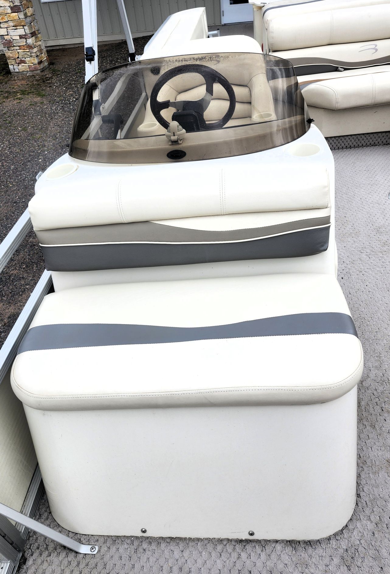 2005 Bennington 22' Deluxe 3PT Fish - Image 14