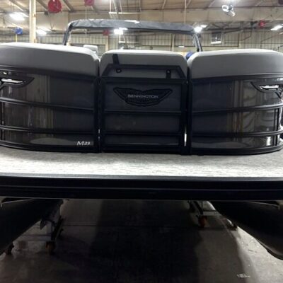 2026 Bennington 23′ M Series Fastback