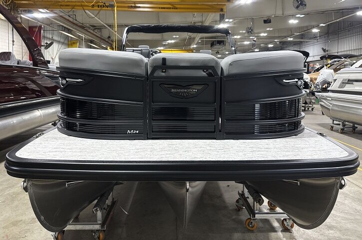 2026 Bennington 24' M Series Fastback - Image 2