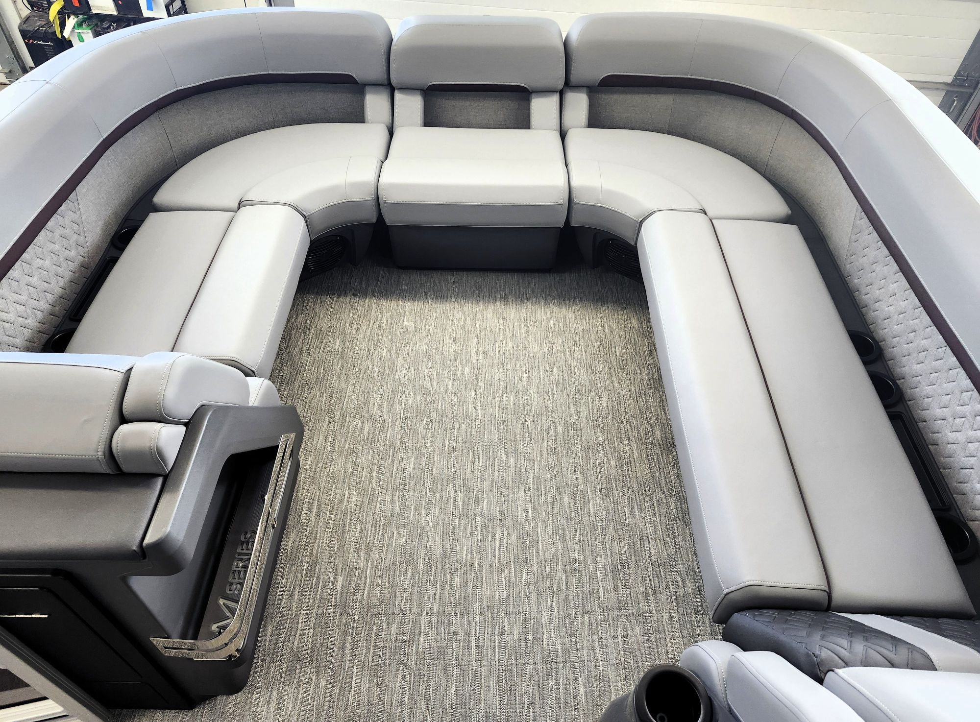 2026 Bennington 22' M Series L Bench - Image 10