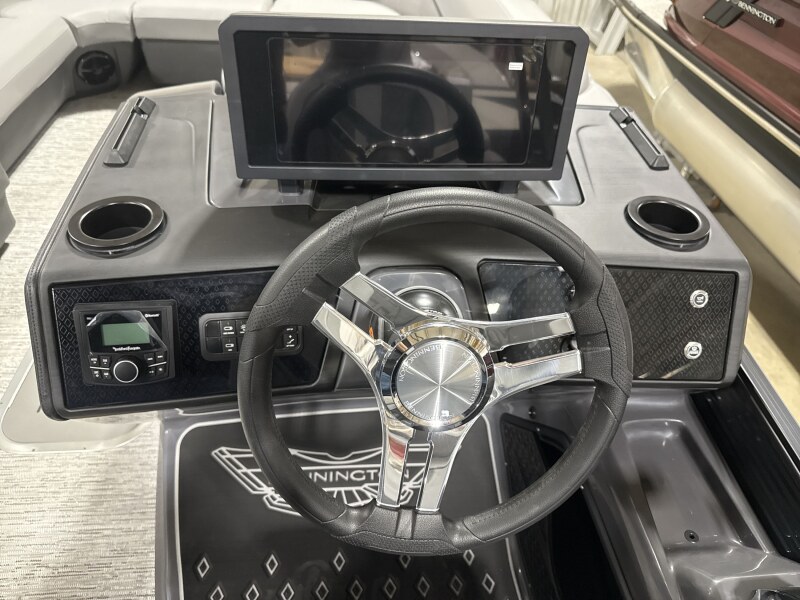 2026 Bennington 24' M Series Fastback - Image 11