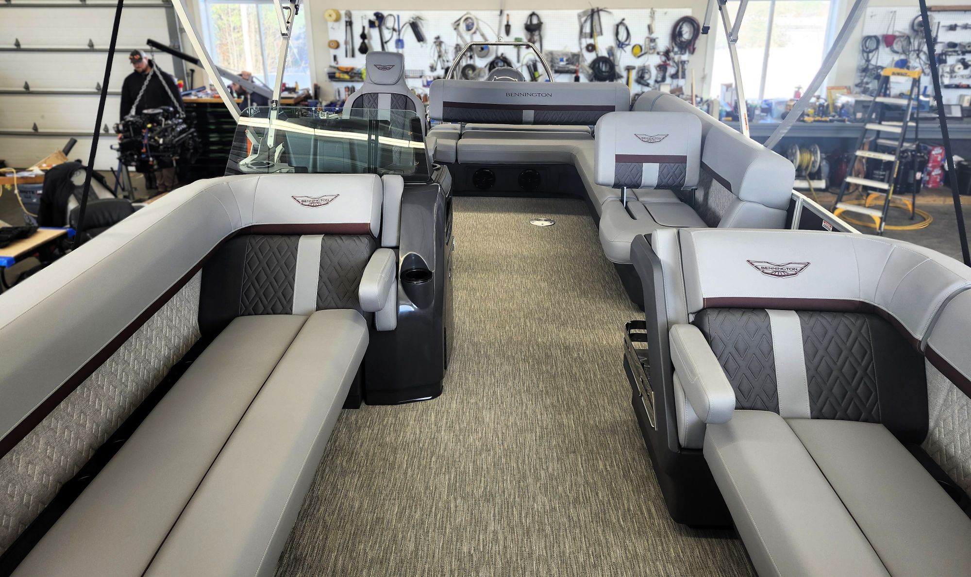 2026 Bennington 22' M Series L Bench - Image 11