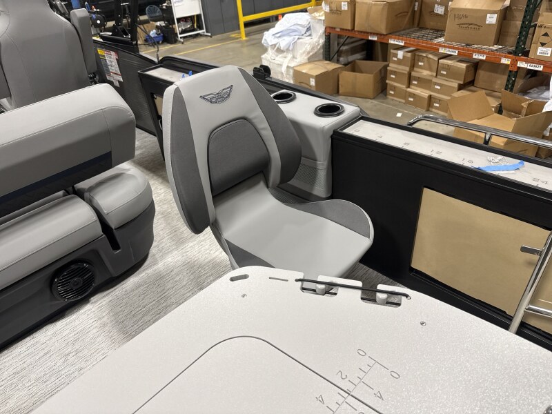 2026 Bennington 24' M Series Fish & Cruise - Image 12