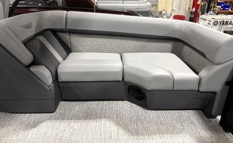 2026 Bennington 24' M Series Fastback - Image 14