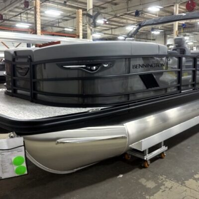 2026 Bennington 23′ M Series Fastback