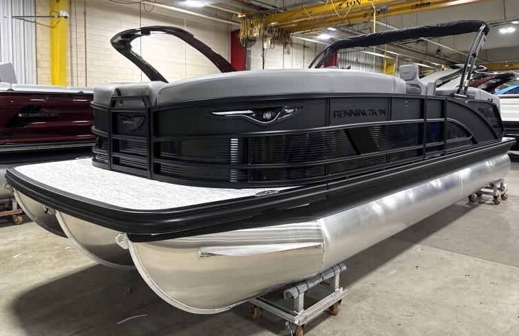 2026 Bennington 24' M Series Fastback