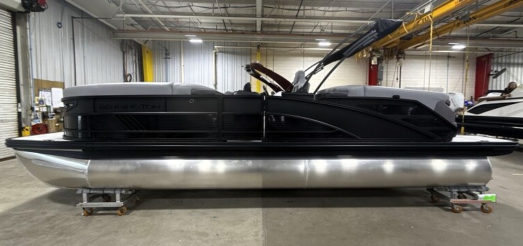 2026 Bennington 24' M Series Fastback - Image 3