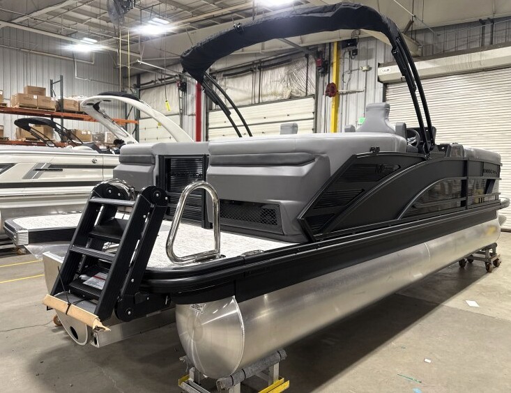 2026 Bennington 24' M Series Fastback - Image 6