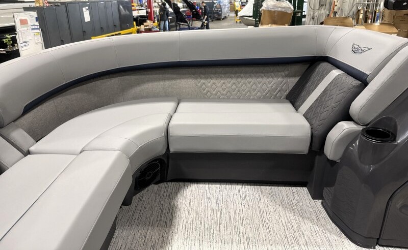 2026 Bennington 24' M Series Fish & Cruise - Image 9