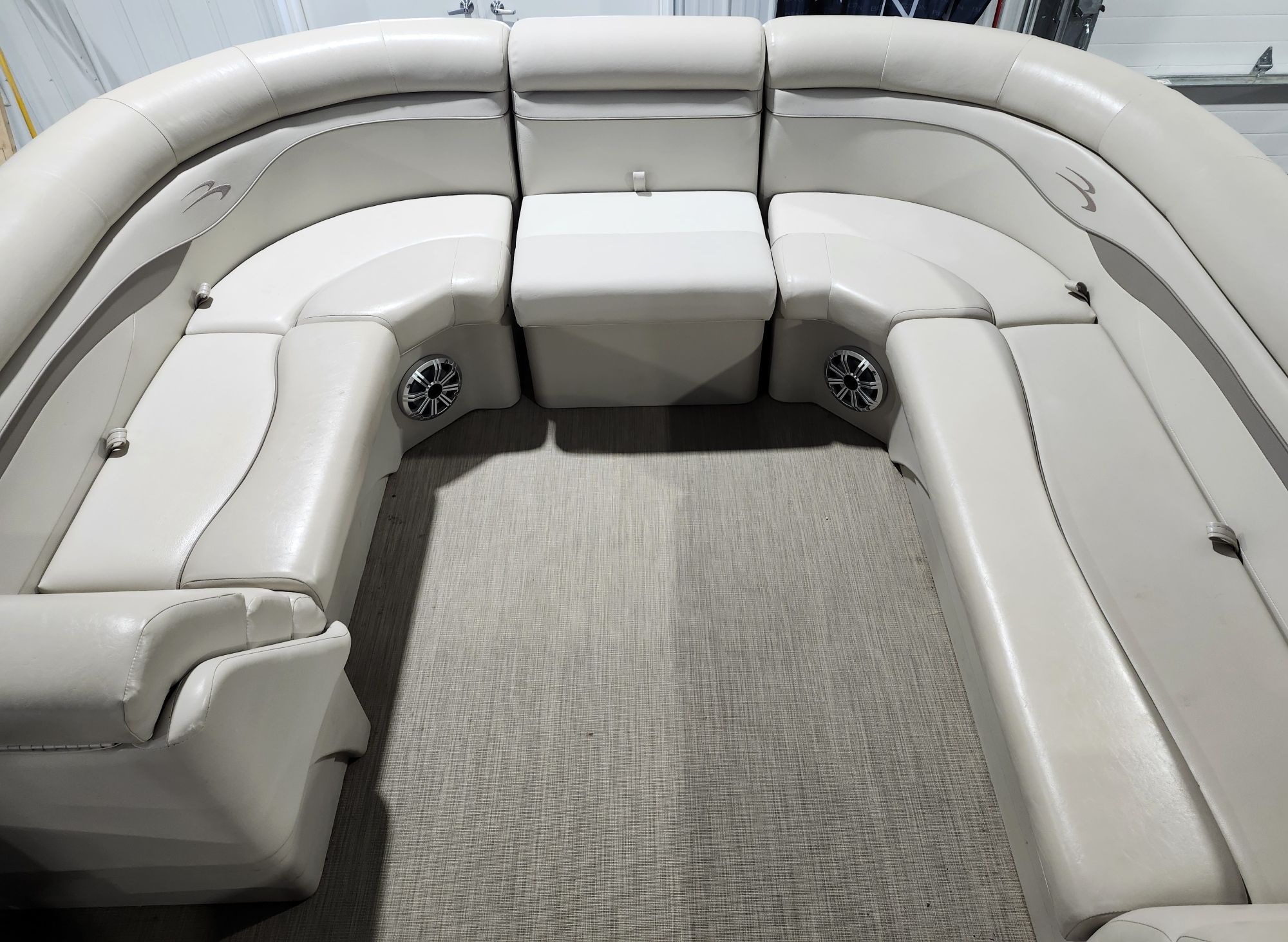 2018 Bennington 22' SX Stern Fishing - Image 10