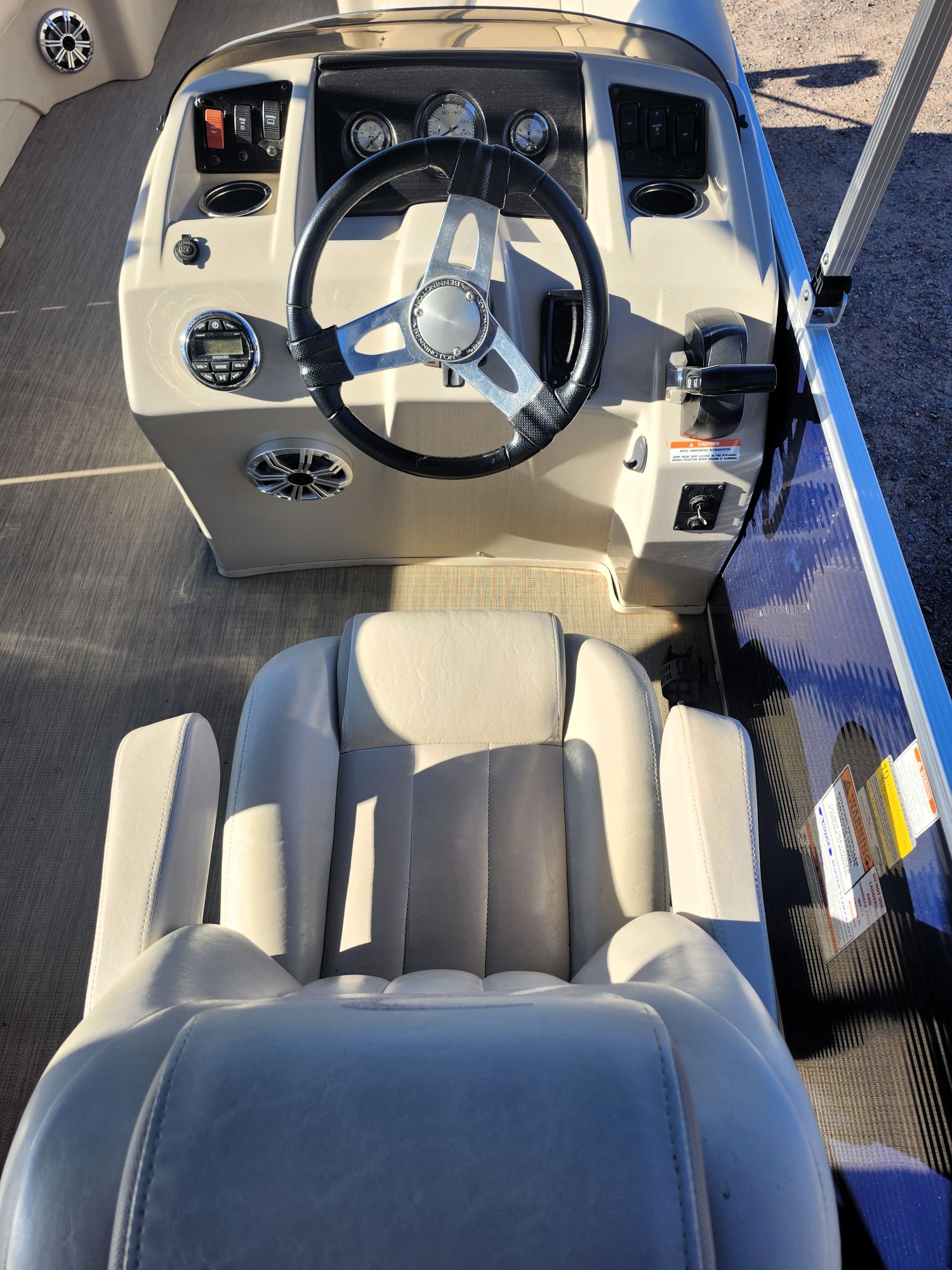 2018 Bennington 22' SX Stern Fishing - Image 12