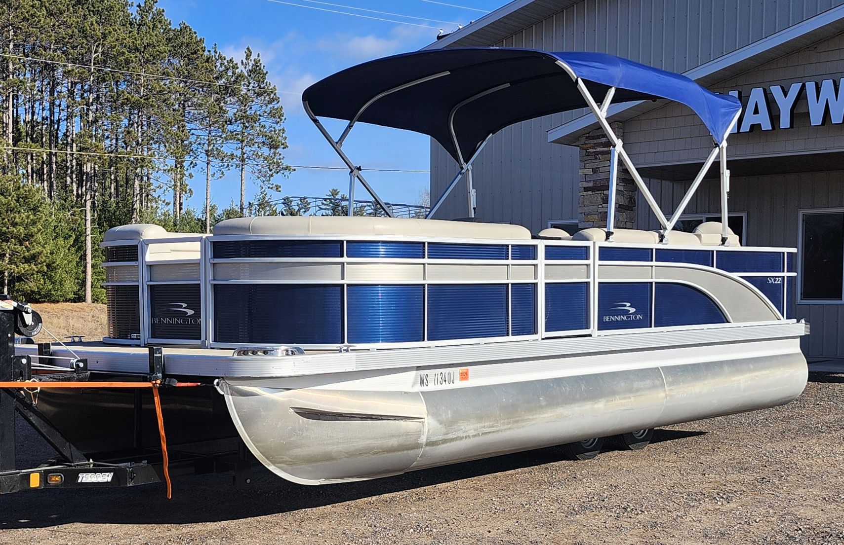 2018 Bennington 22' SX Stern Fishing