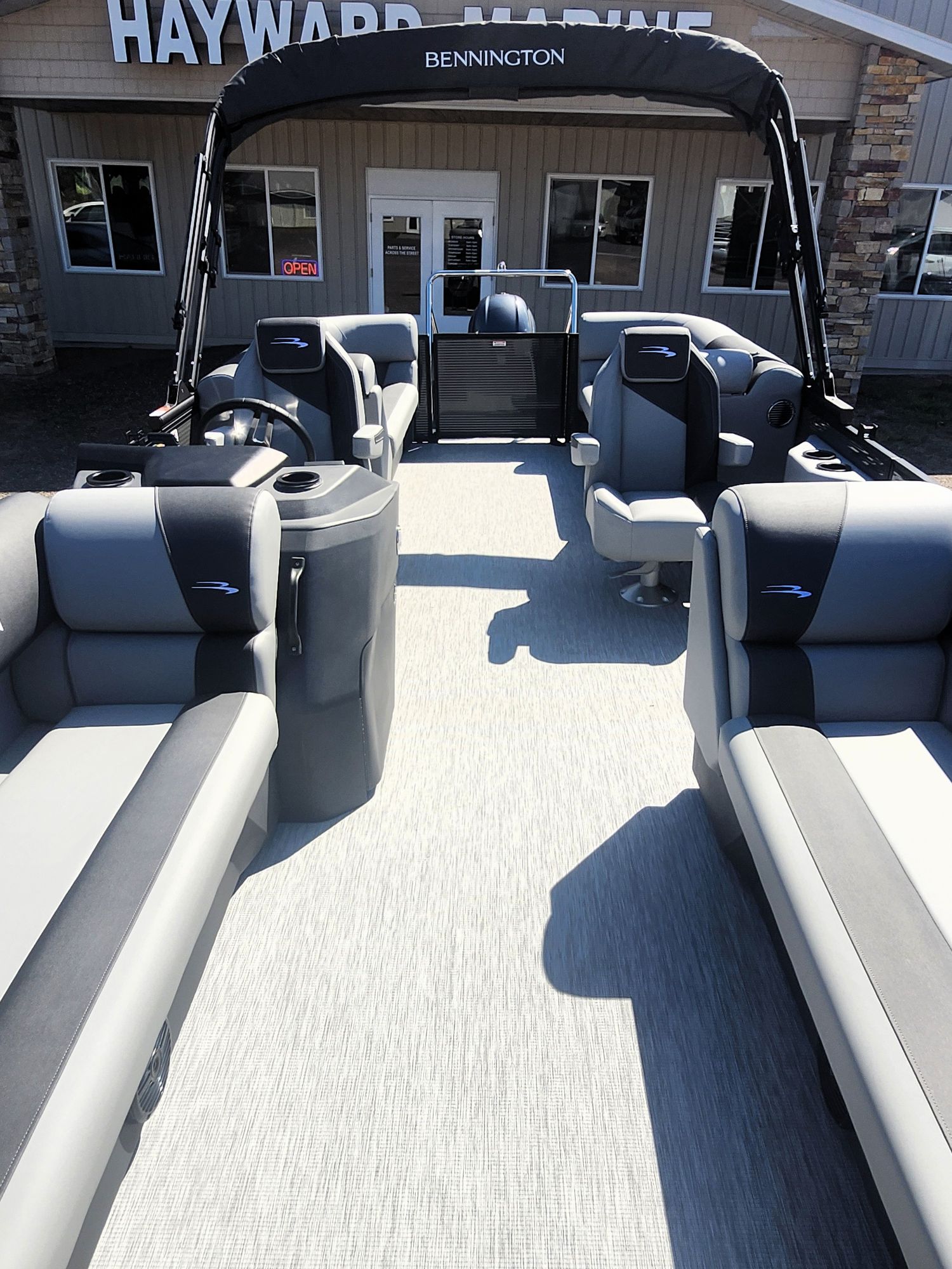 2027 Bennington 22' S Stern Radius S-One - Image 10