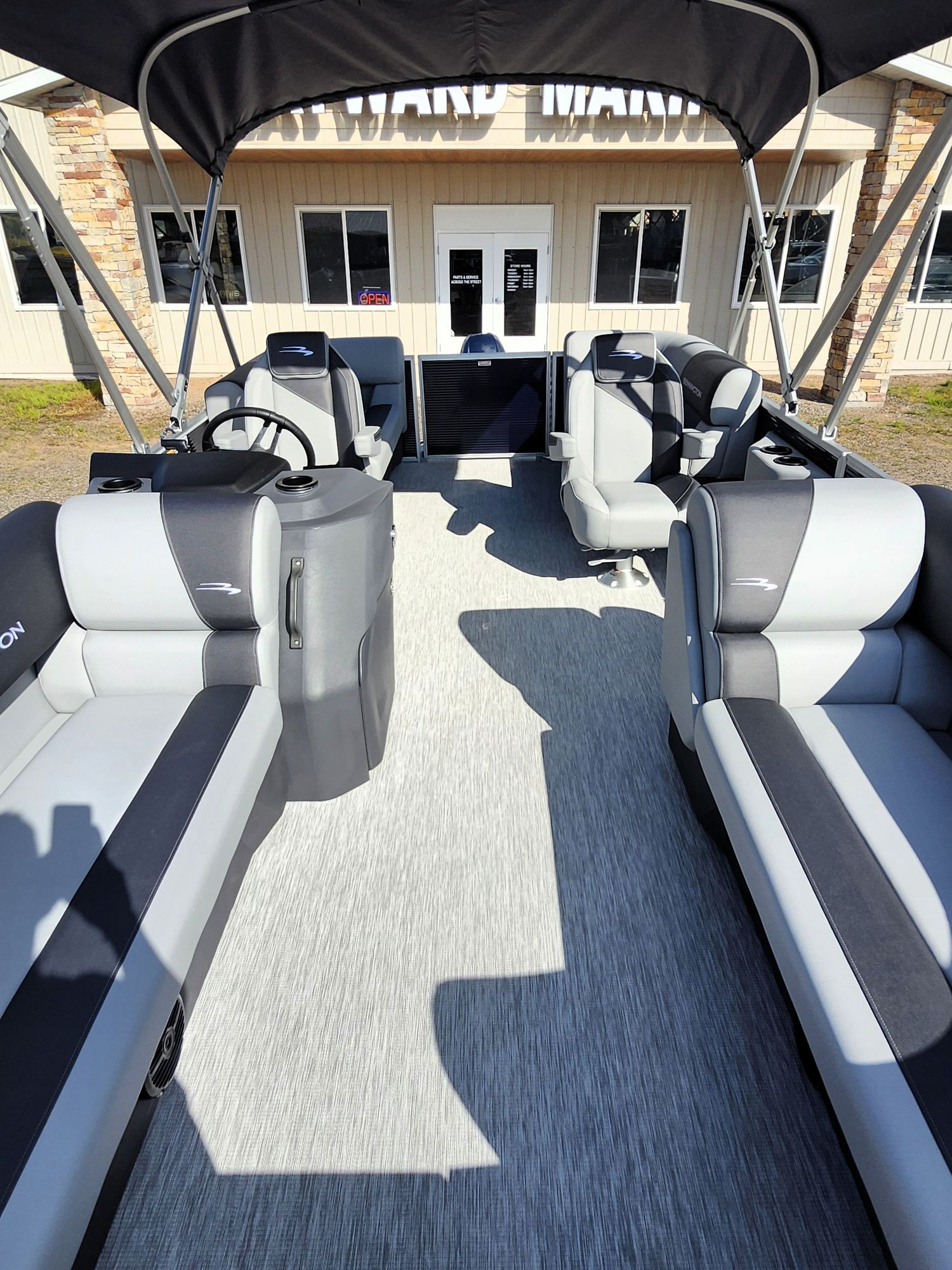 2027 Bennington 20' S Stern Radius S-One - Image 10