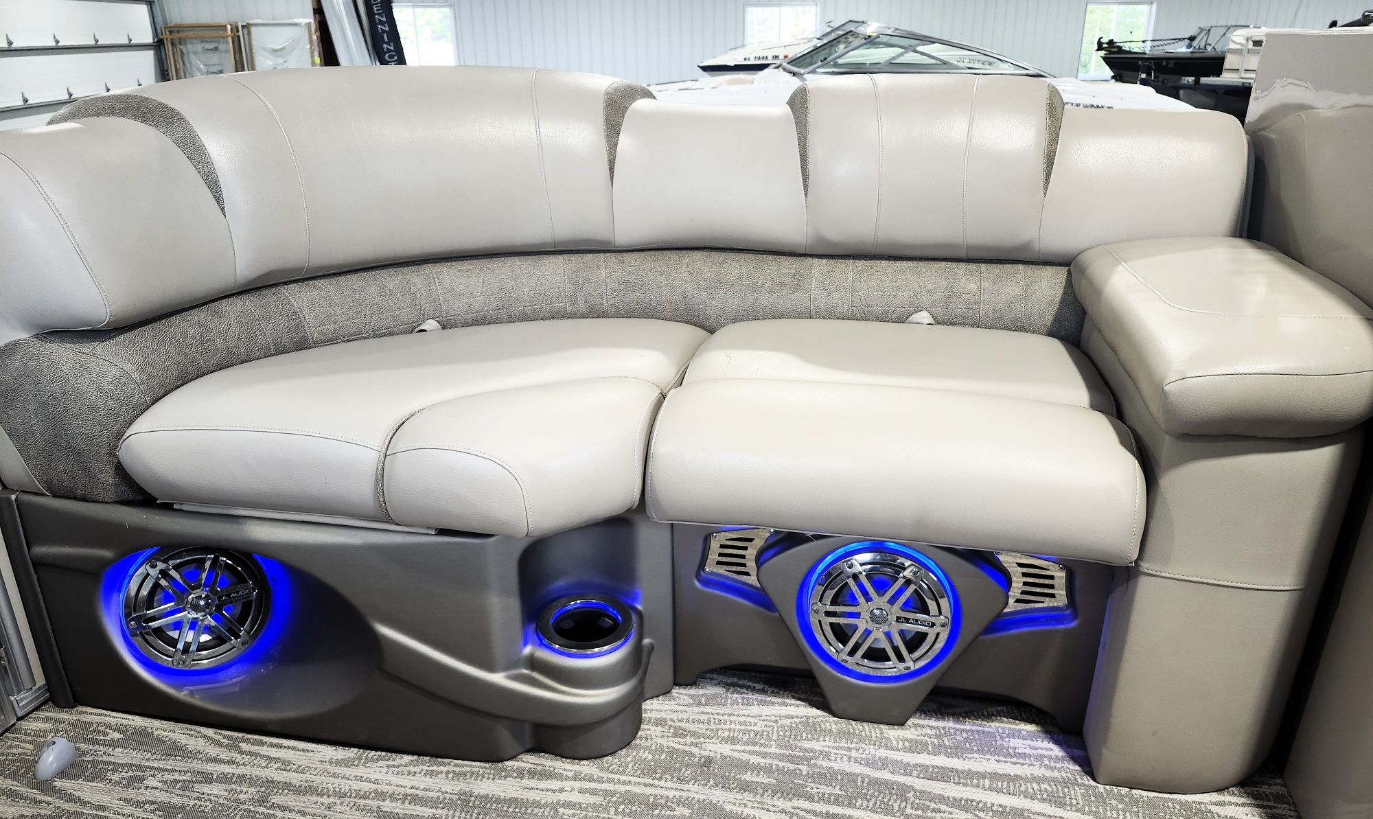 2019 Avalon Catalina Platinum 25' Entertainer - Image 12