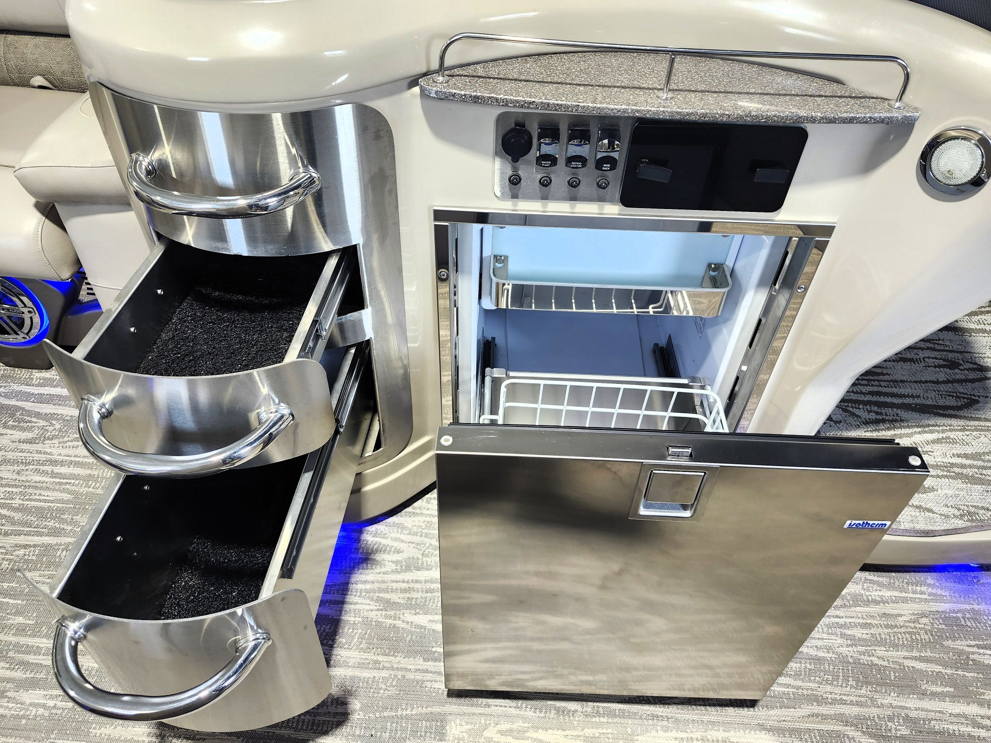 2019 Avalon Catalina Platinum 25' Entertainer - Image 16