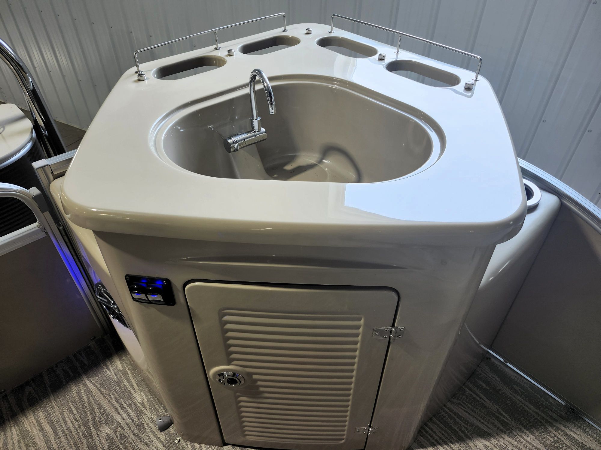 2019 Avalon Catalina Platinum 25' Entertainer - Image 23