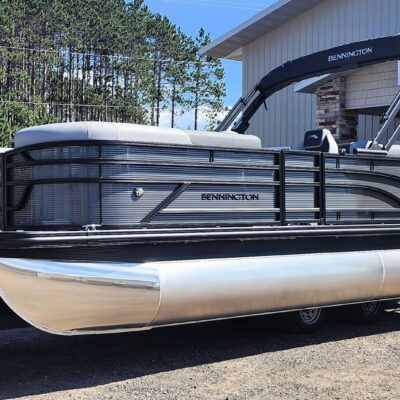 2027 Bennington 22′ S Stern Radius S-One