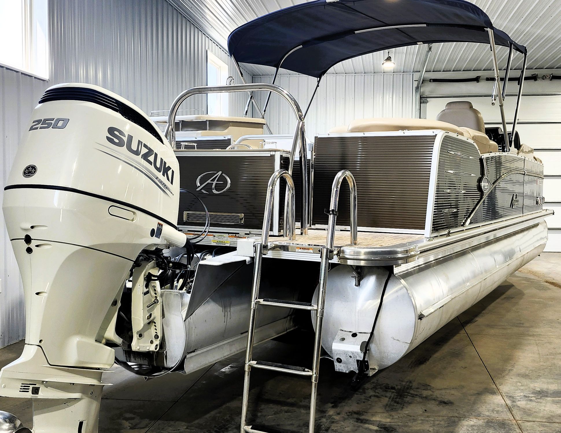 2019 Avalon Catalina Platinum 25' Entertainer - Image 4