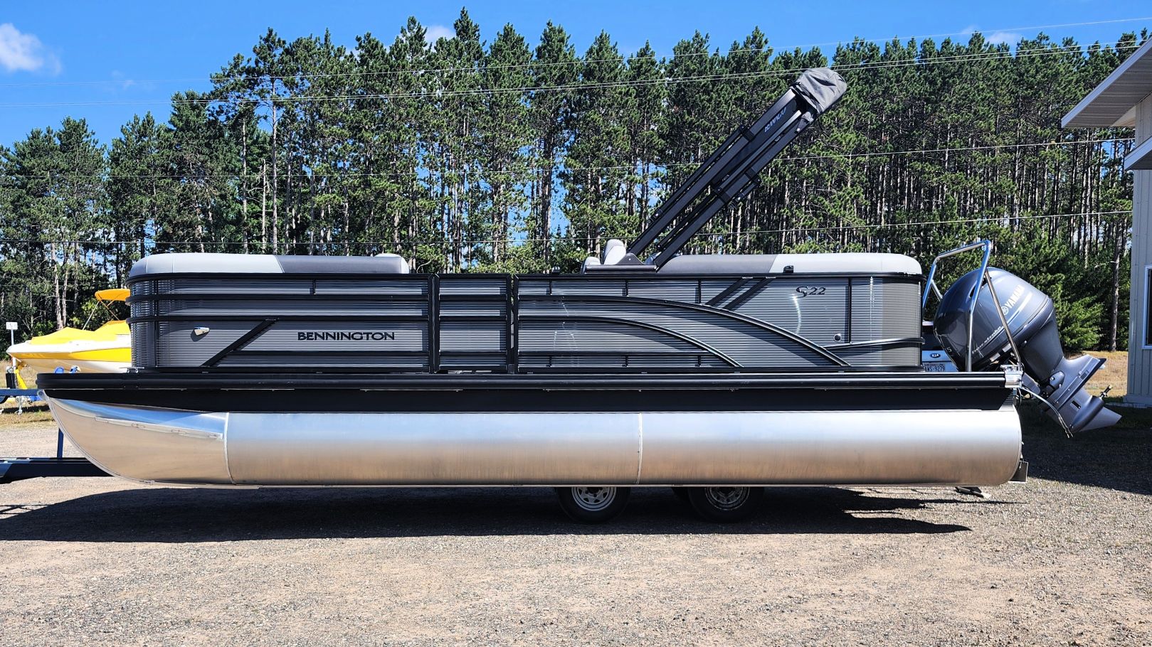 2027 Bennington 22' S Stern Radius S-One - Image 4