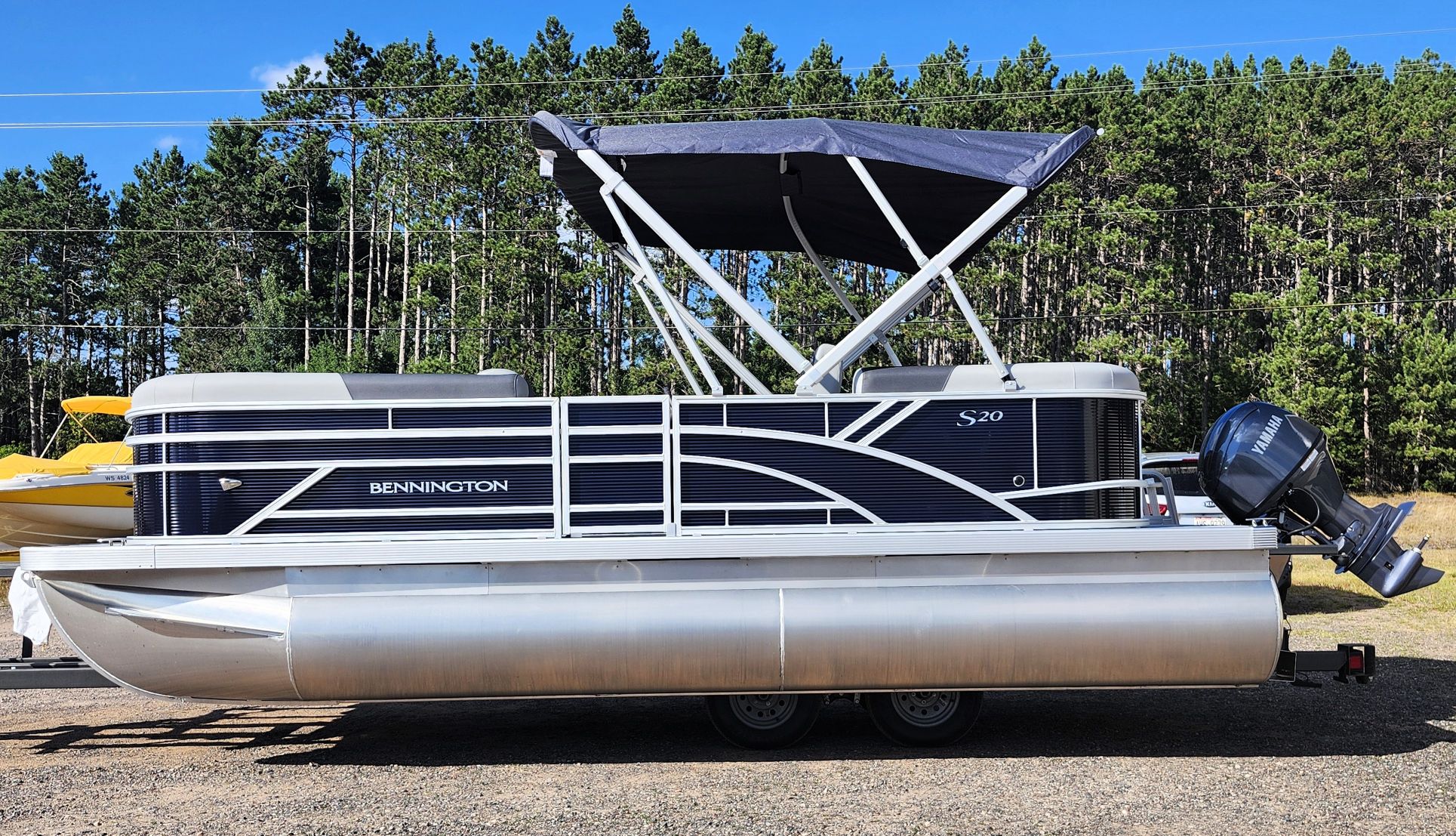 2027 Bennington 20' S Stern Radius S-One - Image 4