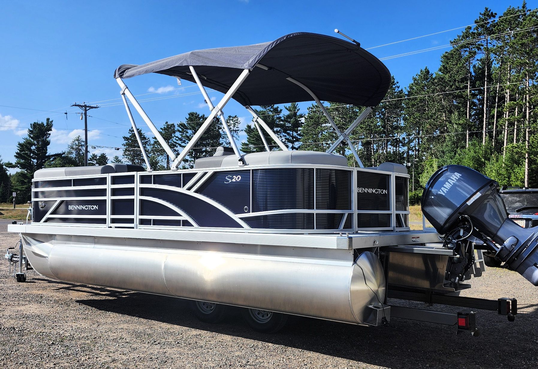 2027 Bennington 20' S Stern Radius S-One - Image 5
