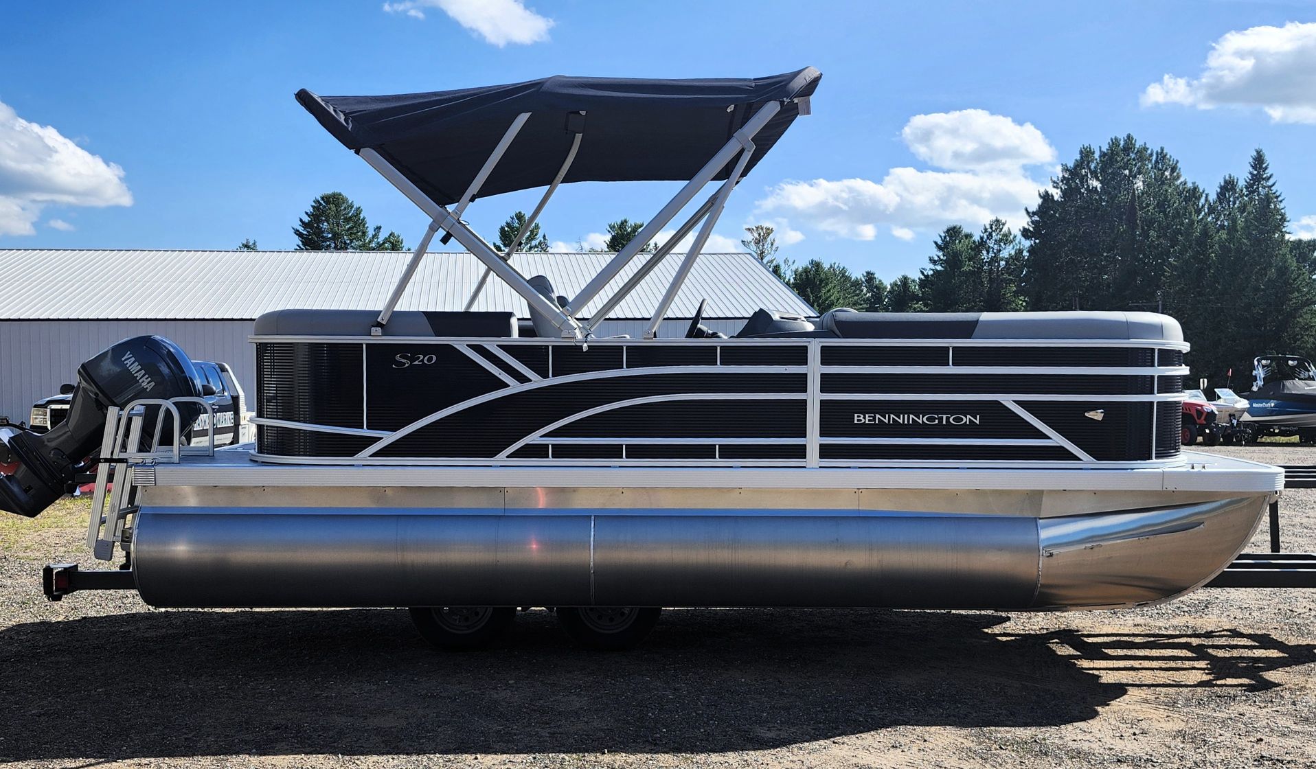 2027 Bennington 20' S Stern Radius S-One - Image 8