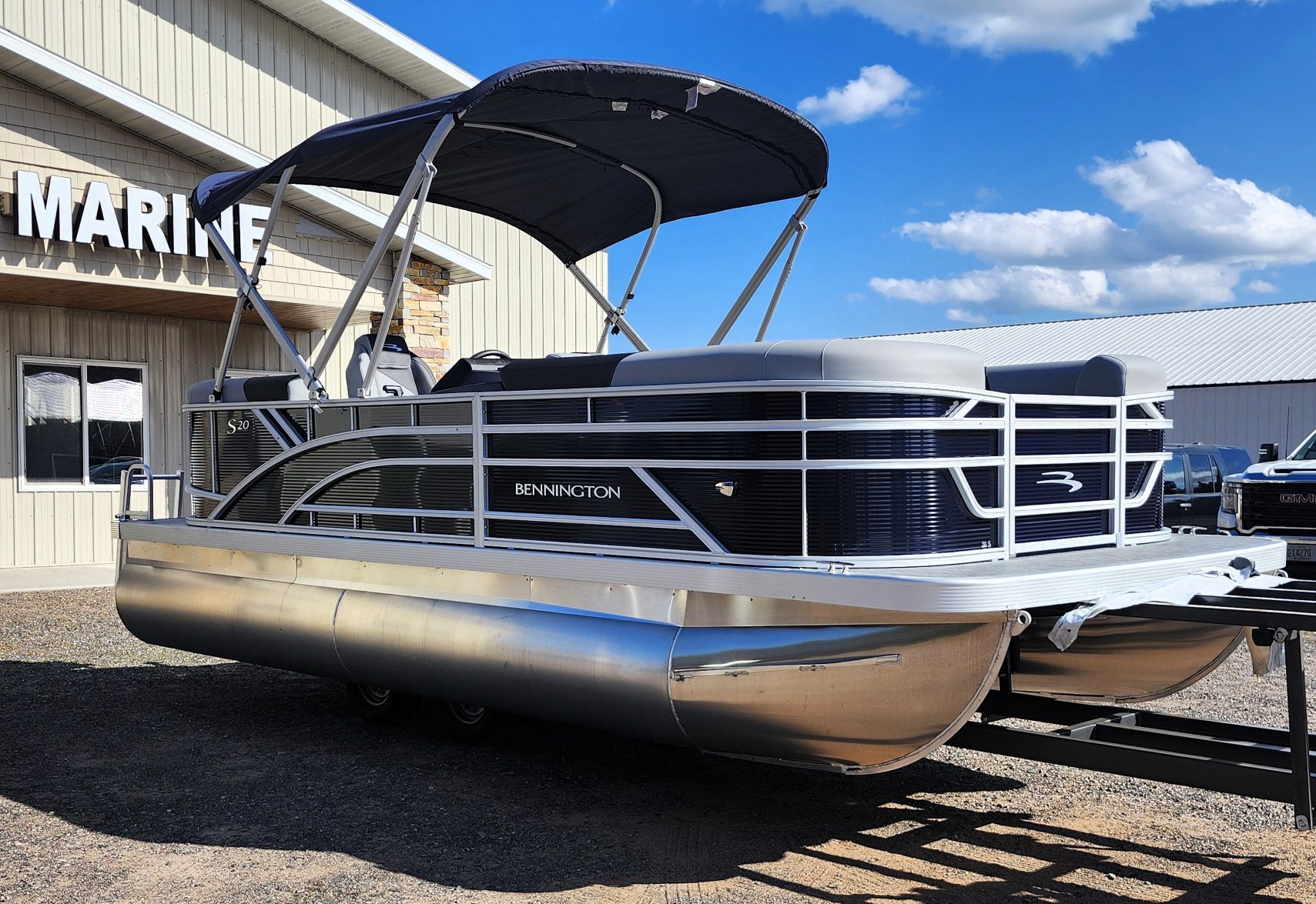 2027 Bennington 20' S Stern Radius S-One - Image 9