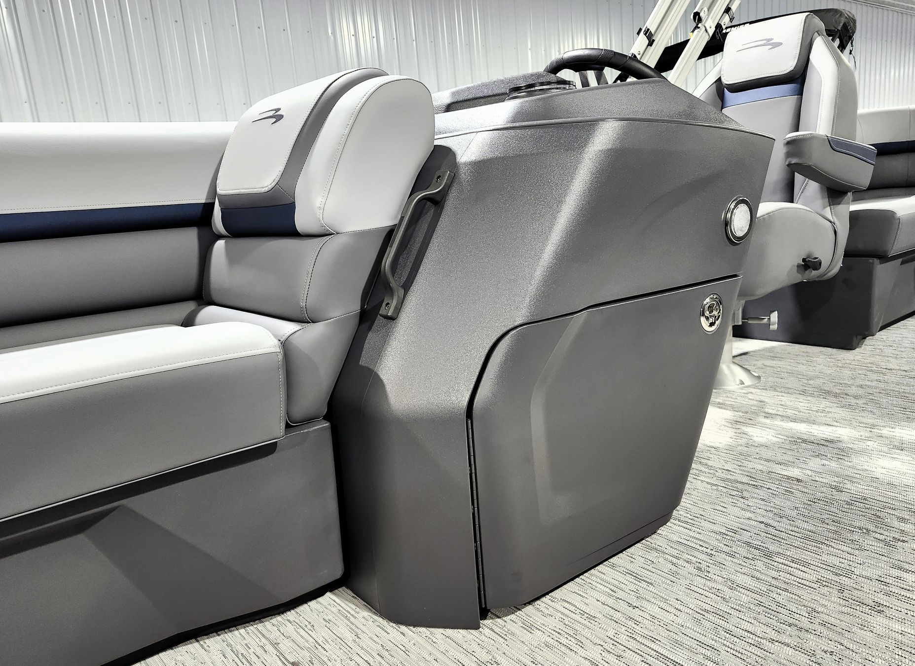 2027 Bennington 20' S Stern Radius Reserve - Image 10