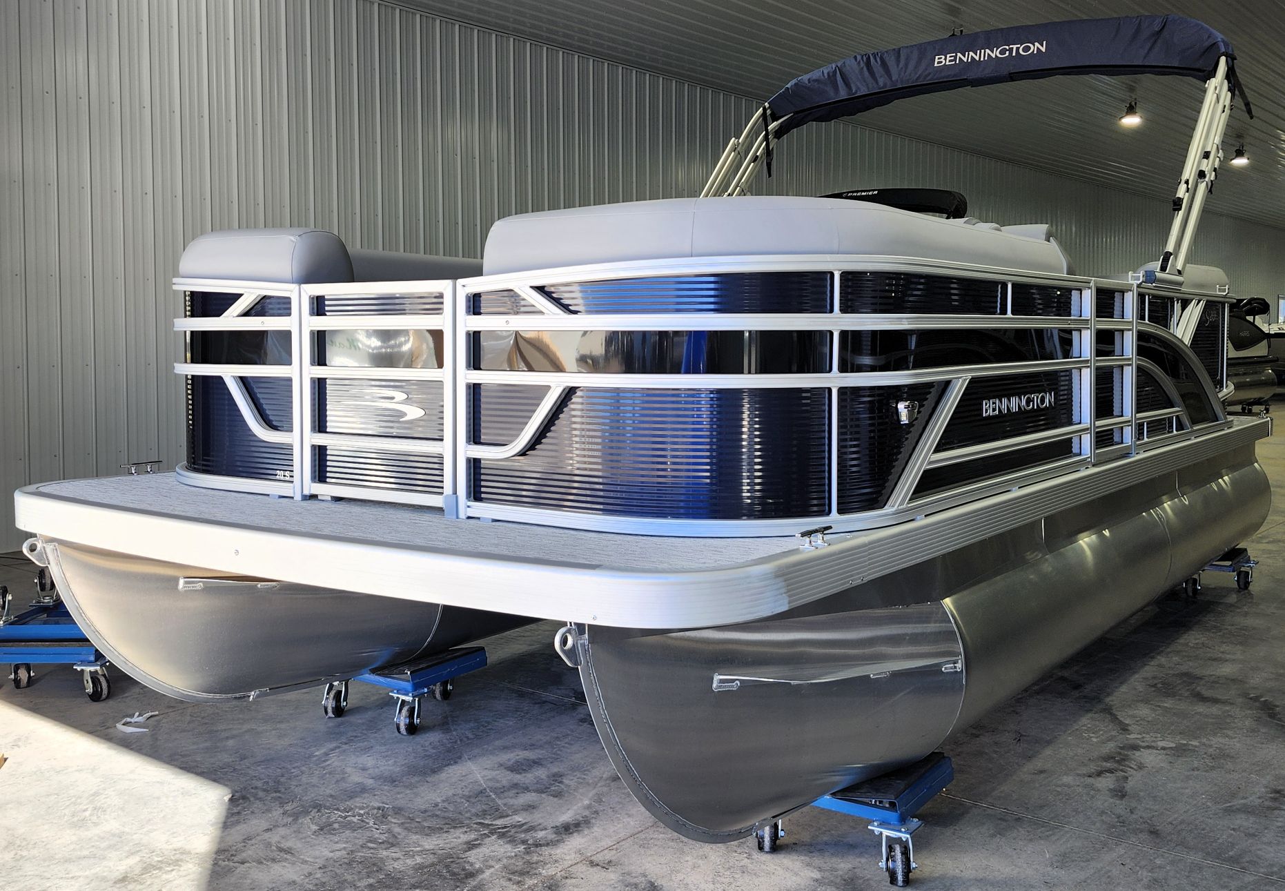 2027 Bennington 20' S Stern Radius Reserve