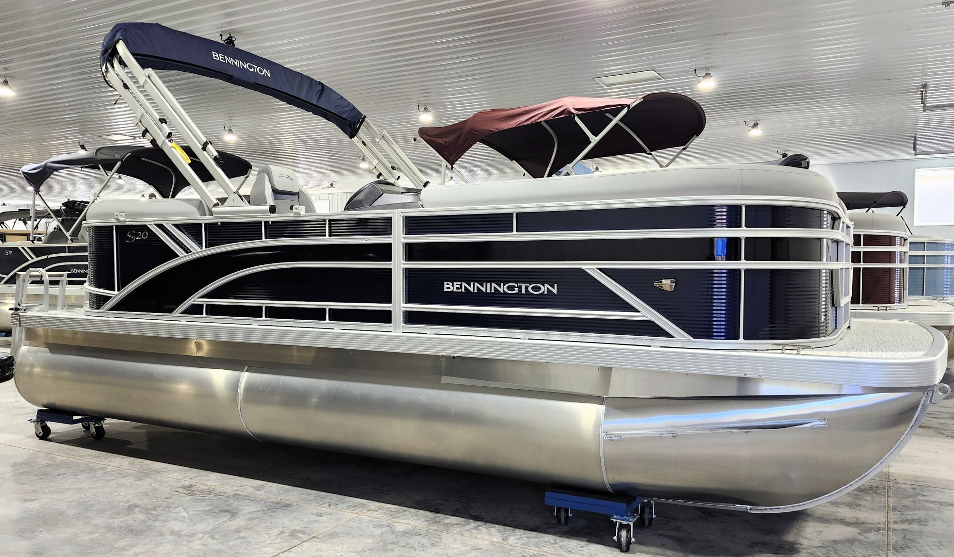 2027 Bennington 20' S Stern Radius Reserve - Image 4